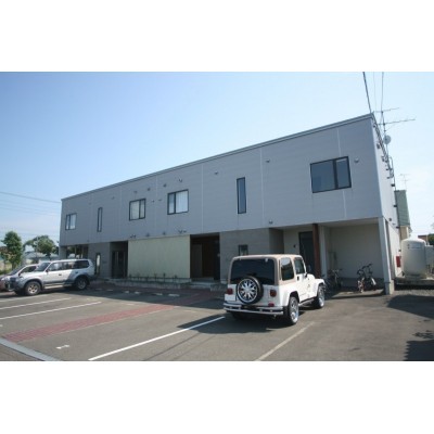 北西側の玄関側・駐車場