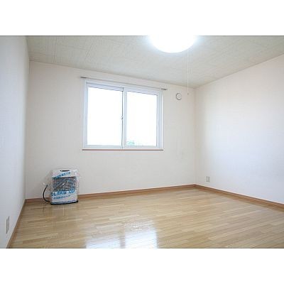 居間(照明・灯油ストーブ付)