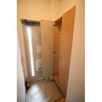 玄関(シューズBOX付)