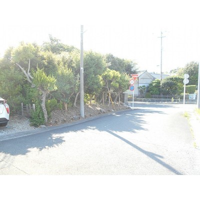 東側前面道路