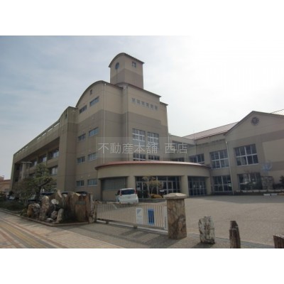 東小学校