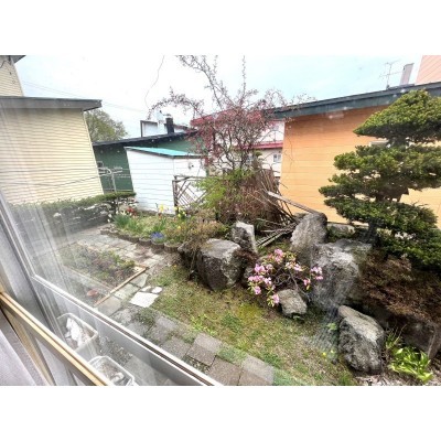 お庭:ガーデニングや家庭菜園に最適なお庭です。