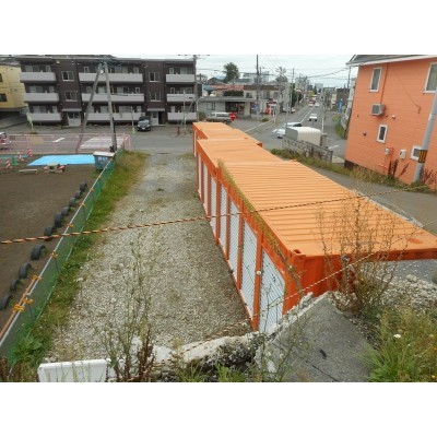 裏側から