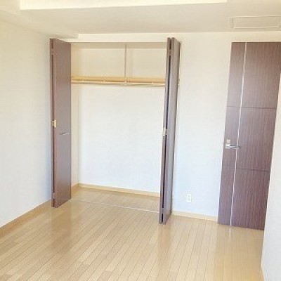 各居室には収納があります