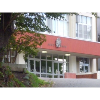 桜小学校まで634m