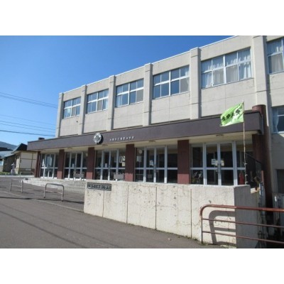 朝里小学校まで217m