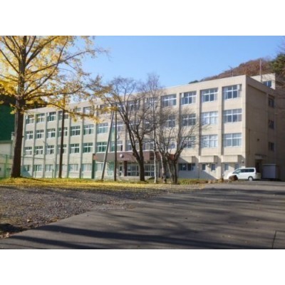 西陵中学校まで1991m