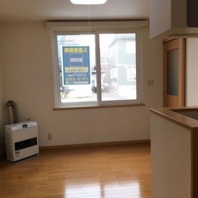建物の入り口のポストです。