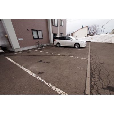 ロードヒーティング付きの駐車場です。