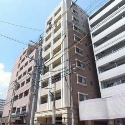 ビル群立ち並ぶ中でもひときわ目立つ外観♪