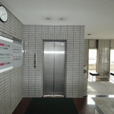 シンプルできちんとメンテナンスされたエレベーター♪