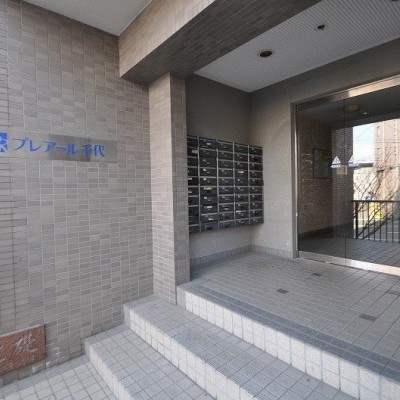 重厚感のある外観にマッチした入口!