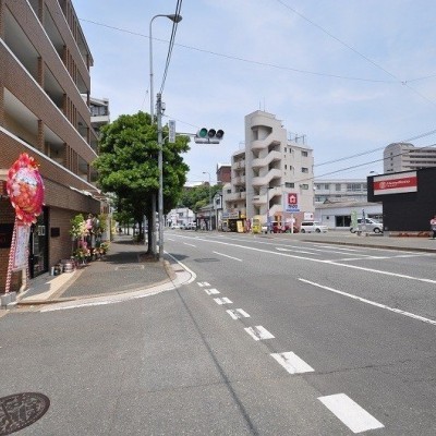前面道路:幅員約20.2m・約20.5m接道