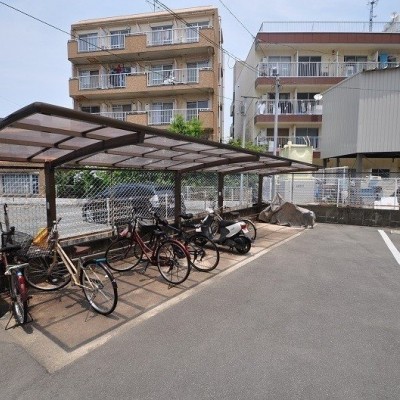 雨の日も安心の屋根付き駐輪場!
