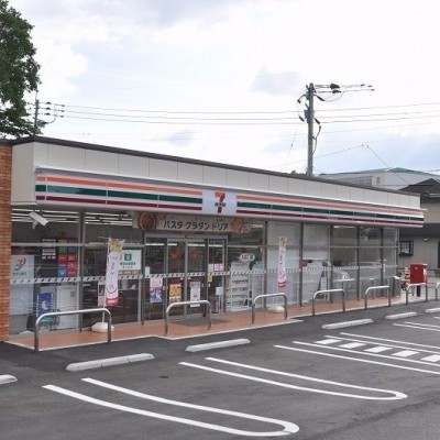 深夜でも嬉しいコンビニまで徒歩8分!