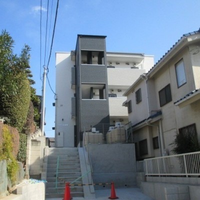 現在、基礎工事中です