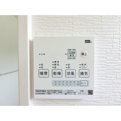 雨や黄砂の時期にも大活躍の浴室暖房乾燥機付き!