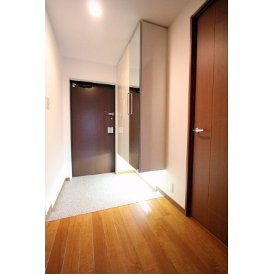 とってもお洒落な下足入れです♪さぁ!部屋へと入ります!