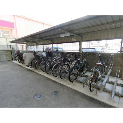 屋根つきの駐輪場!