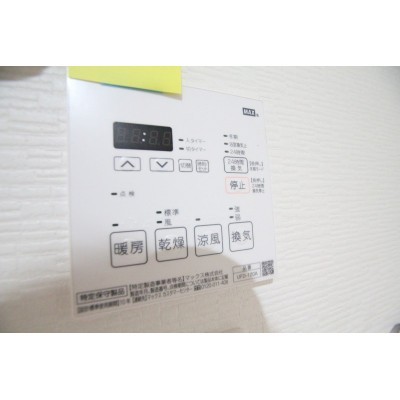 便利な浴室暖房乾燥機付き!