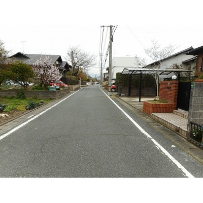 前面道路は約6mと広々!