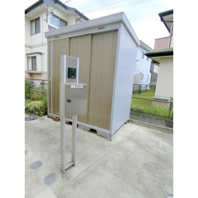 アウトドア用品も収納できる倉庫付♪