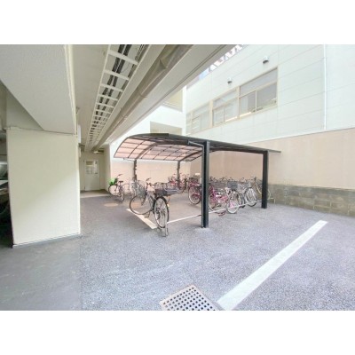 雨の日に助かる屋根付き駐輪場!