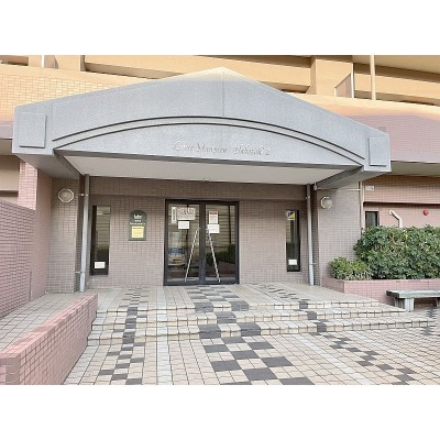 エントランス入口はスロープ付き♪