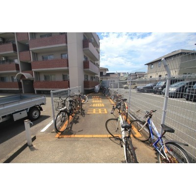 駐輪場、バイク置場は無料ですよ☆