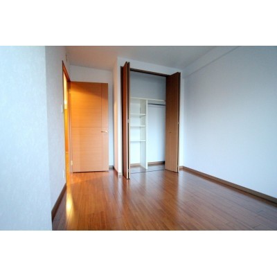 洋室約5.5帖です!お子様部屋にオススメ!
