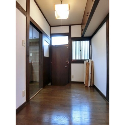 キッチン横納戸は勝手口があり家事室としても◎