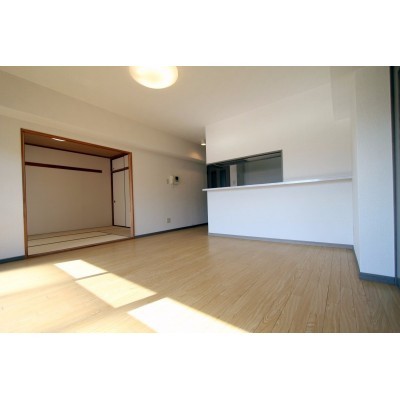 LDKは約13帖ございます♪
