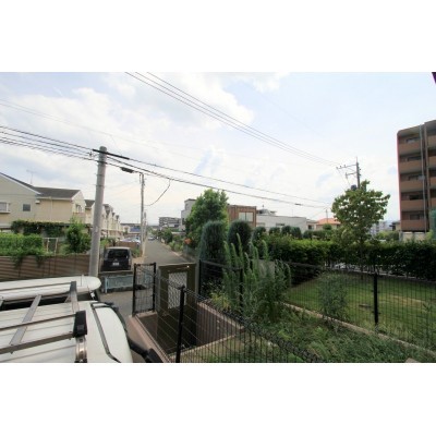 少しお庭の手入れをしたら見違えます!