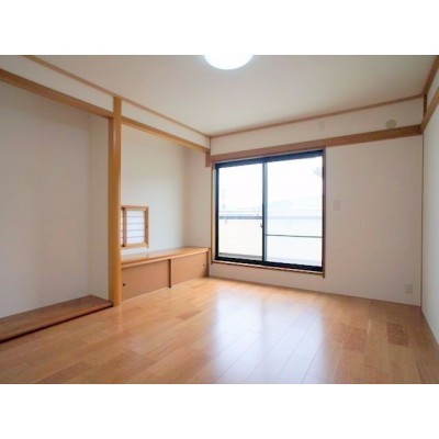 2階はどちらの部屋からもバルコニーへ行けます!
