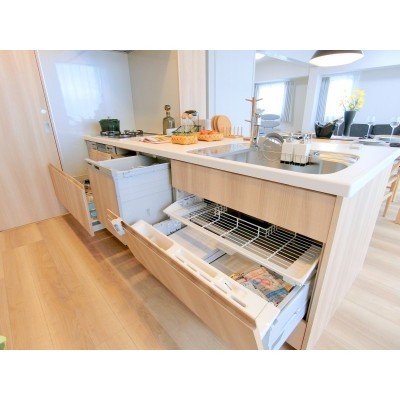 らくパッと収納や食器洗浄乾燥機付のキッチン♪