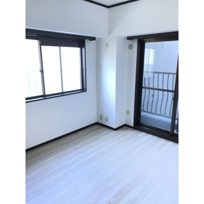 約5.6帖の洋室!