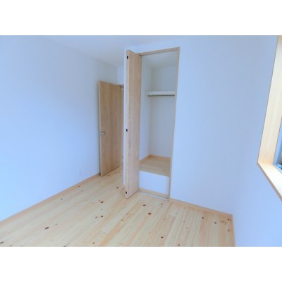 5帖の洋室はお子様部屋としてどうぞ!