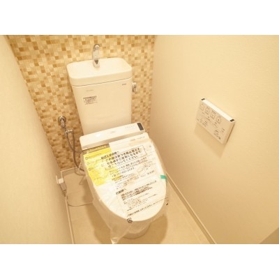 アクセントクロスが施されたウォシュレット付きトイレ!