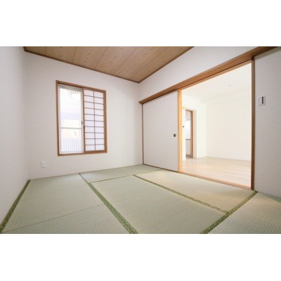約6帖の和室は客間等にいかがでしょうか?