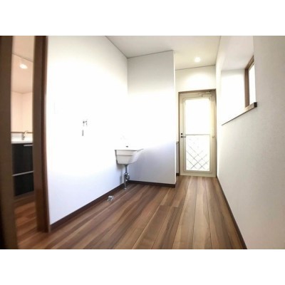 便利な水栓付の家事室♪