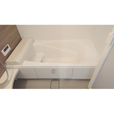 半身浴に適したベンチ型浴槽!