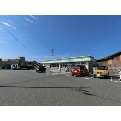 コンビニまで徒歩10分!