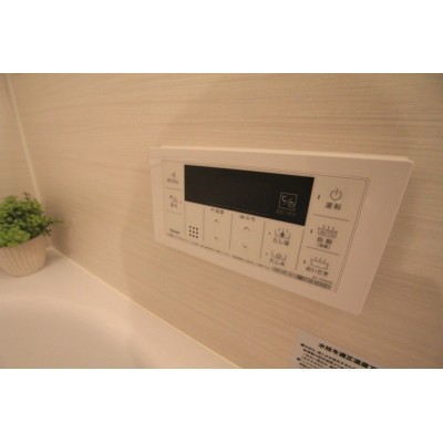家族住まいには必須の追い炊き機能付き!