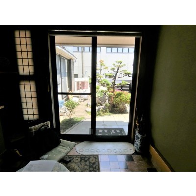 椅子も置けるほどの玄関入口!