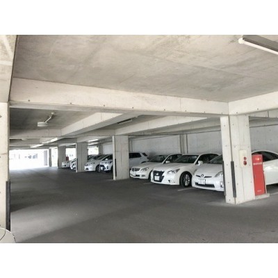 敷地内平面屋根付きP