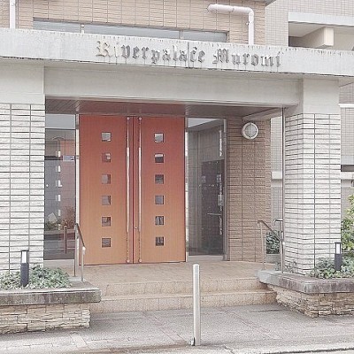 スロープ付きですので、ベビーカーでも安心ですよ!