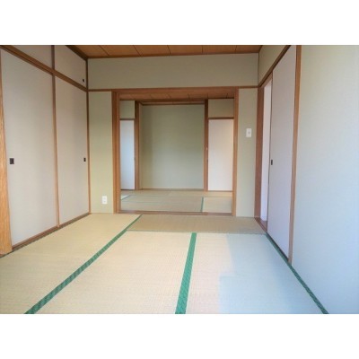 お客様が多い時なども扉を外せば広々空間