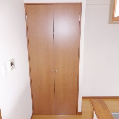 キッチンにも収納がありストッカーとして重宝しますね!