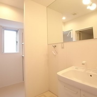 洗面台も大きく使いやすい♪