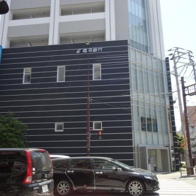 福岡銀行薬院支店 徒歩8分